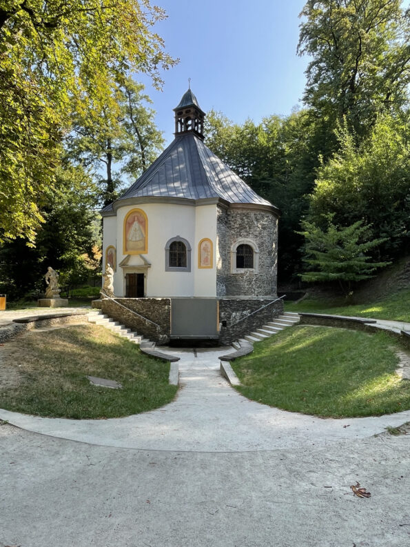 kaplnka zázračnej studne-pohľad z diaľky